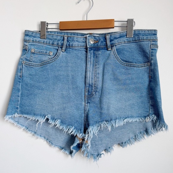 💚 ZARA | Raw Hem Denim Distressed Jean Shorts - US12 - Picture 3 of 5